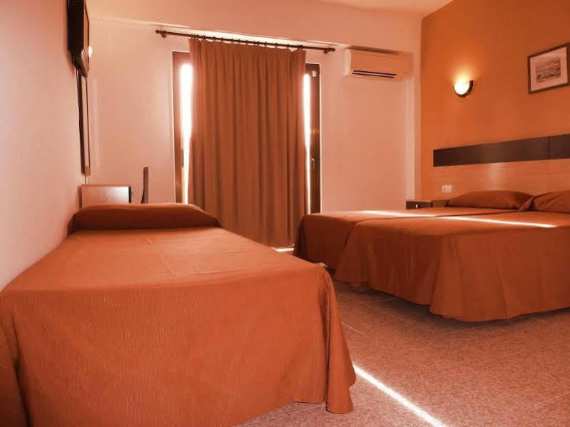 ホテル オスタル オリゾンテ サンアントニオアバド エクステリア 写真